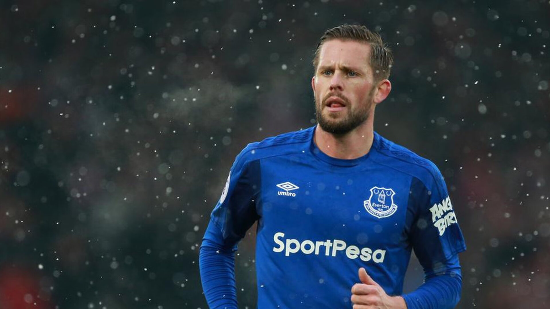 塞内加尔队前锋洛佩斯在巴黎奥运会上表现出色，洛佩和塞万提斯